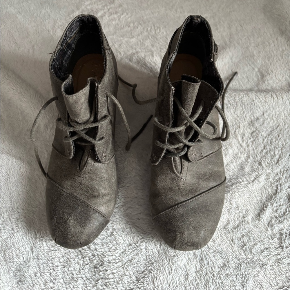 🌷5/$10🌷Grey Wedge Booties